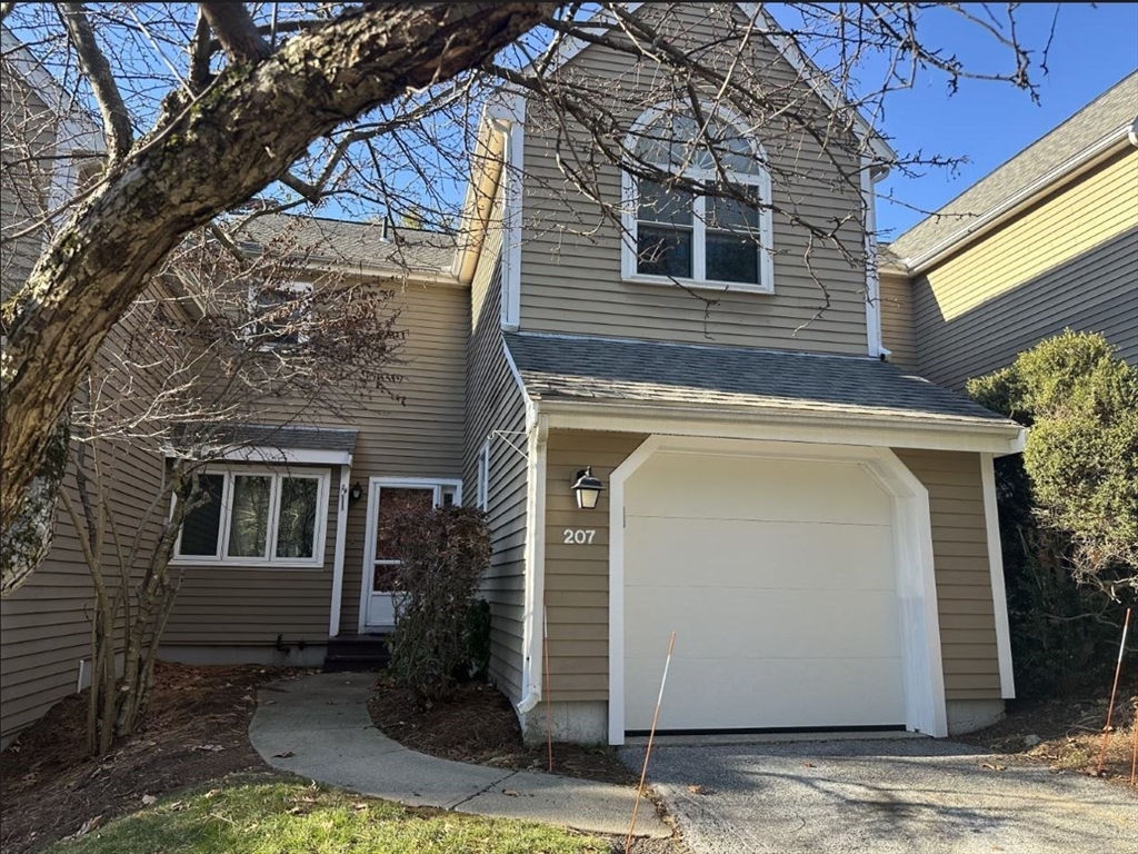 207 Bishops Forest Drive, Waltham, Massachusetts, 2 Bedrooms Bedrooms, 8 Rooms Rooms,2.5 BathroomsBathrooms,Residential,For Sale,Bishops Forest Drive,73327168