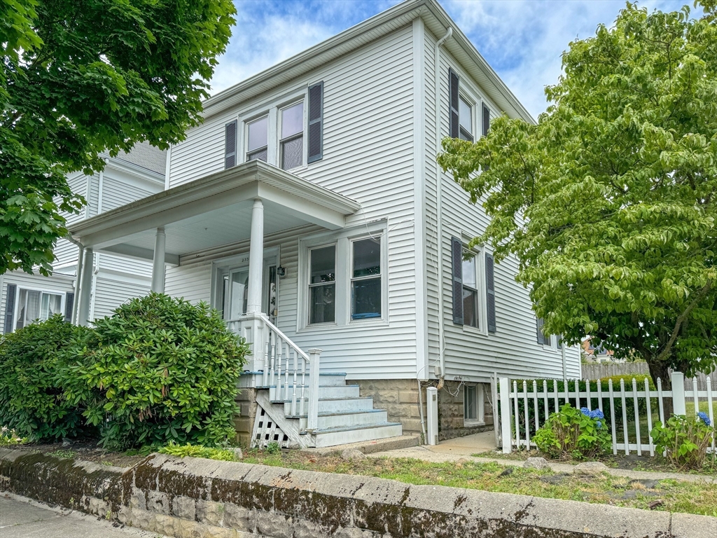 233 Wood St, New Bedford, Massachusetts, 3 Bedrooms Bedrooms, 6 Rooms Rooms,1.5 BathroomsBathrooms,Residential,For Sale,Wood St,73267731