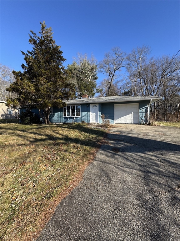 84 Poole Cir, Holbrook, Massachusetts, 3 Bedrooms Bedrooms, 5 Rooms Rooms,1 BathroomBathrooms,Residential,For Sale,Poole Cir,73327341