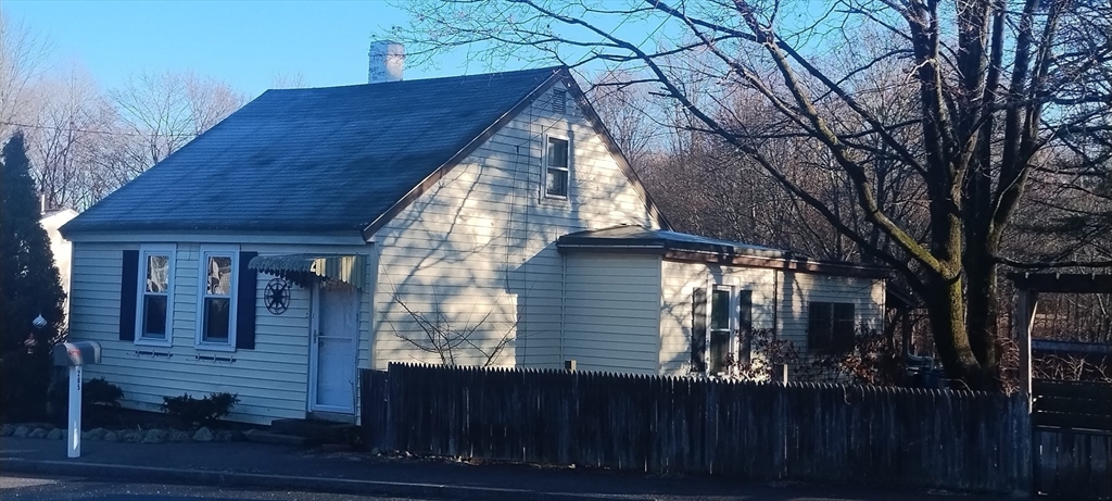 205 Clifton St., Attleboro, Massachusetts, 3 Bedrooms Bedrooms, 6 Rooms Rooms,1 BathroomBathrooms,Residential,For Sale,Clifton St.,73327573