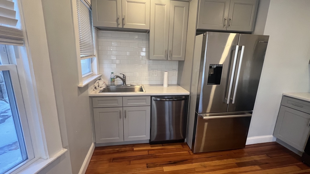 55 New Ocean Street, Swampscott, Massachusetts, 3 Bedrooms Bedrooms, 6 Rooms Rooms,1 BathroomBathrooms,Residential Lease,For Rent,New Ocean Street,73327608