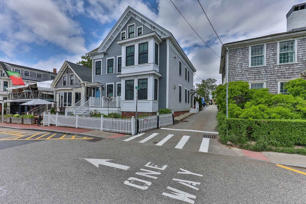 394 Commercial St, Provincetown, Massachusetts, 2 Bedrooms Bedrooms, 5 Rooms Rooms,2.5 BathroomsBathrooms,Residential,For Sale,Commercial St,73327920