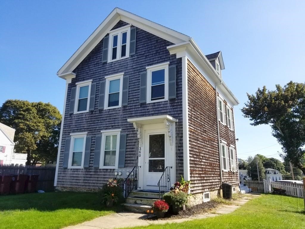 360 Centre St, Middleboro, Massachusetts, 6 Bedrooms Bedrooms, 11 Rooms Rooms,2 BathroomsBathrooms,Residential Income,For Sale,Centre St,73327962