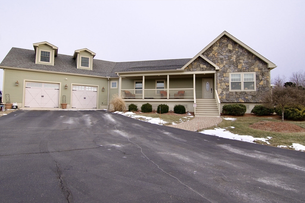 33 Paige Hill Rd, Brimfield, Massachusetts, 2 Bedrooms Bedrooms, 5 Rooms Rooms,2 BathroomsBathrooms,Residential,For Sale,Paige Hill Rd,73328047