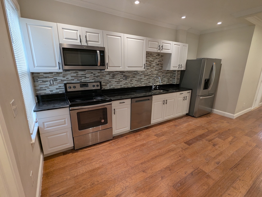 76 Pleasant St, Cambridge, Massachusetts, 3 Bedrooms Bedrooms, 5 Rooms Rooms,2 BathroomsBathrooms,Residential Lease,For Rent,Pleasant St,73328081