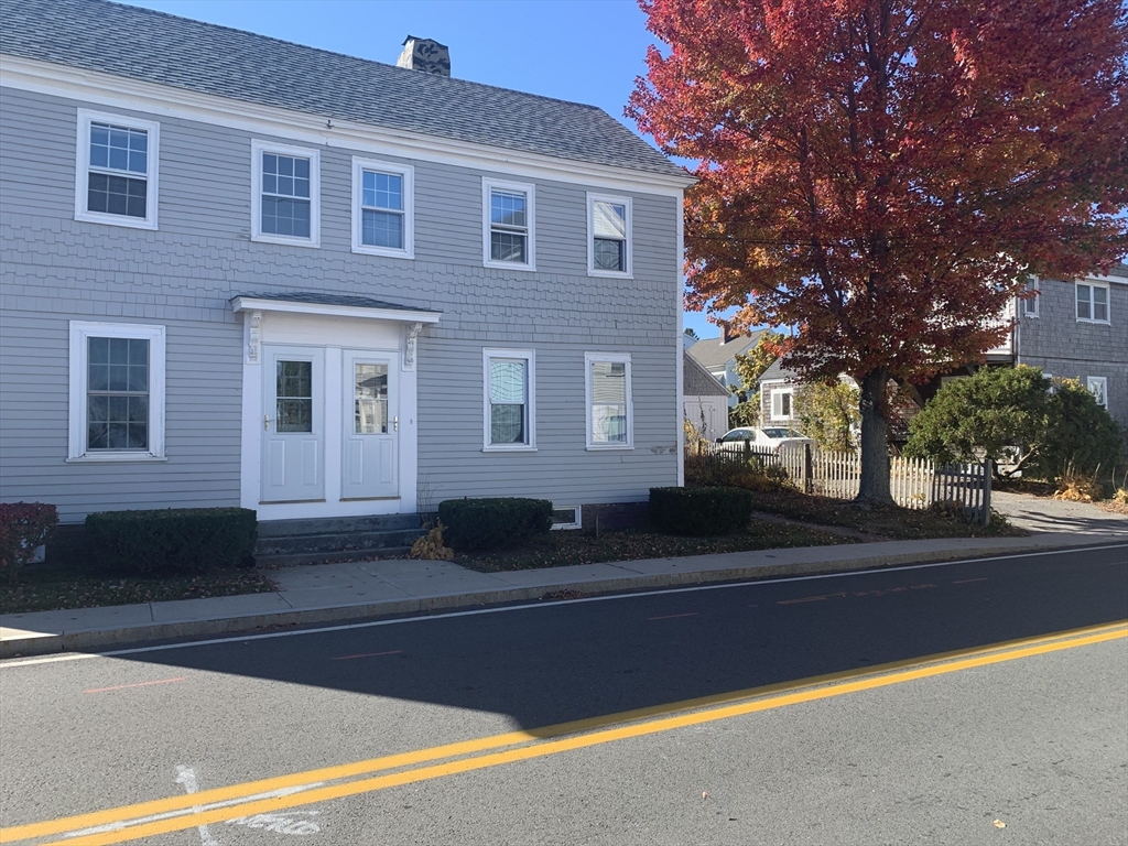 246 Water Street, Newburyport, Massachusetts, 1 Bedroom Bedrooms, 3 Rooms Rooms,1 BathroomBathrooms,Residential Lease,For Rent,Water Street,73328258