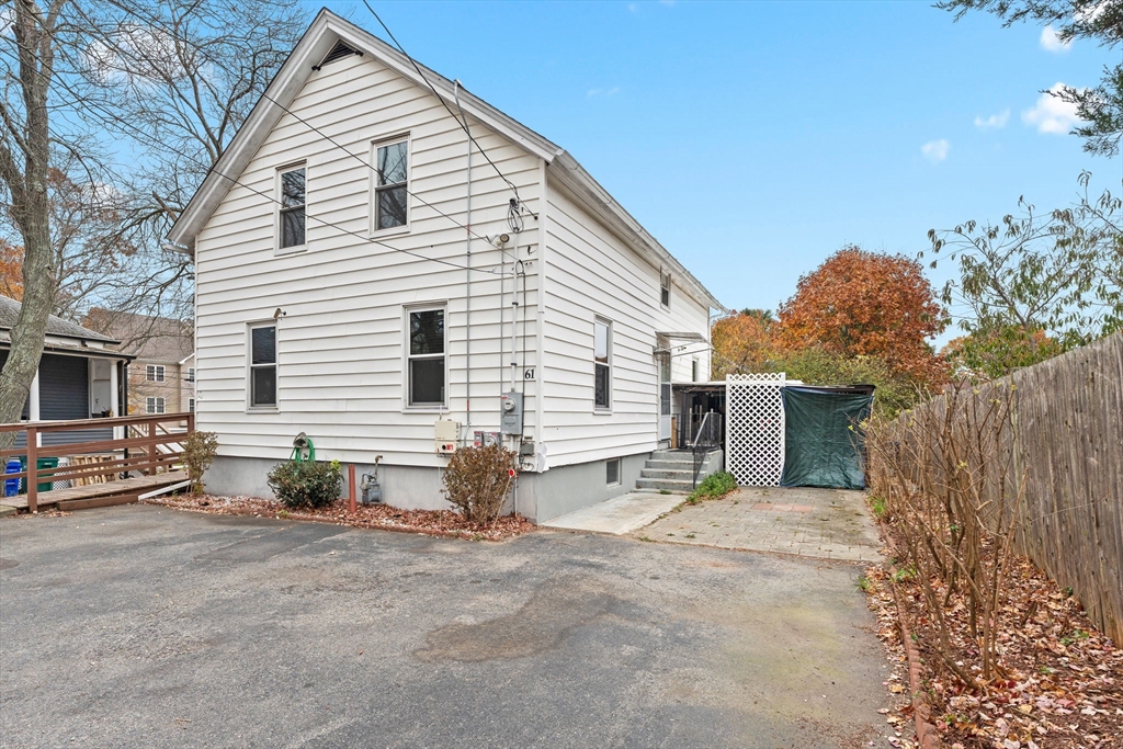 61 Mendon Rd, Attleboro, Massachusetts, 4 Bedrooms Bedrooms, 10 Rooms Rooms,3.5 BathroomsBathrooms,Residential,For Sale,Mendon Rd,73328182