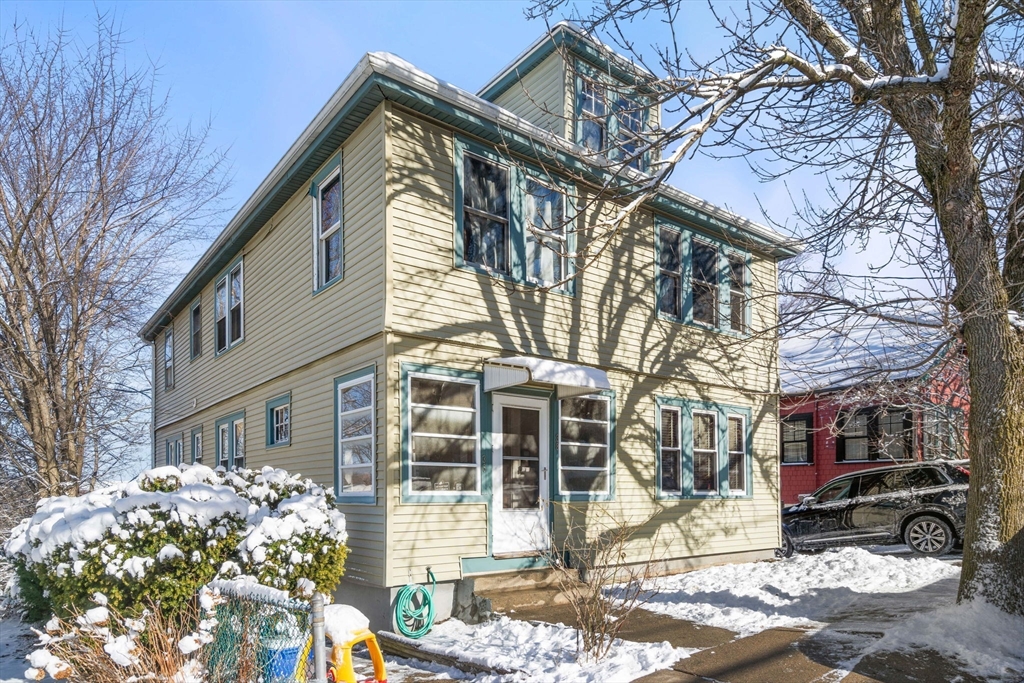 36-38 N Crescent Circuit, Boston, Massachusetts, 6 Bedrooms Bedrooms, 16 Rooms Rooms,3 BathroomsBathrooms,Residential Income,For Sale,N Crescent Circuit,73328244