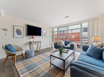 183 Oak Street, Newton, Massachusetts, 2 Bedrooms Bedrooms, 4 Rooms Rooms,2 BathroomsBathrooms,Residential,For Sale,Oak Street,73267051