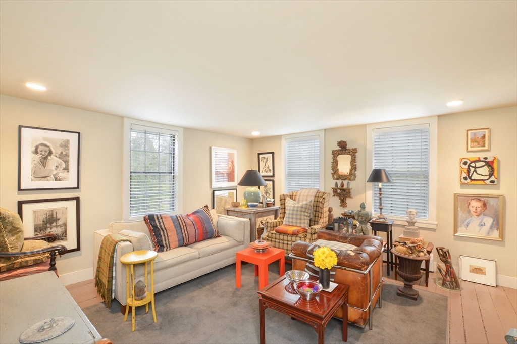 1150 Russells Mills Rd, Dartmouth, Massachusetts, 3 Bedrooms Bedrooms, 5 Rooms Rooms,1 BathroomBathrooms,Residential,For Sale,Russells Mills Rd,73329123