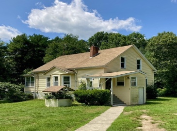 32 Middle Boro Rd, Freetown, Massachusetts, 3 Bedrooms Bedrooms, 5 Rooms Rooms,1 BathroomBathrooms,Residential,For Sale,Middle Boro Rd,73136880