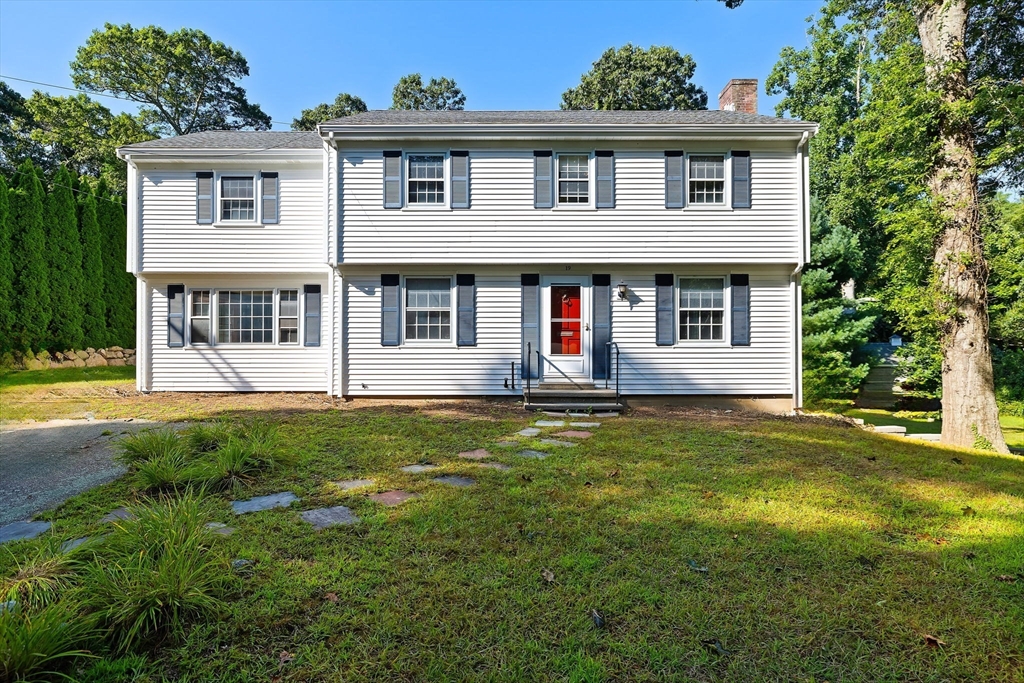 19 Mullen Way, Falmouth, Massachusetts, 4 Bedrooms Bedrooms, 7 Rooms Rooms,2.5 BathroomsBathrooms,Residential,For Sale,Mullen Way,73281009