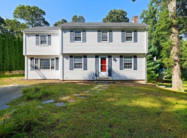 19 Mullen Way, Falmouth, Massachusetts, 4 Bedrooms Bedrooms, 7 Rooms Rooms,2.5 BathroomsBathrooms,Residential,For Sale,Mullen Way,73281009