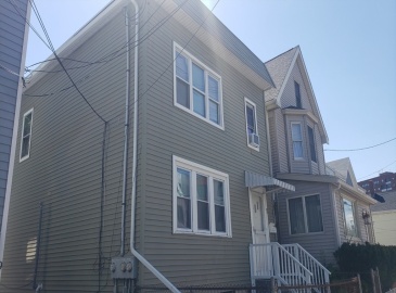 7 Clinton St, Chelsea, Massachusetts, 3 Bedrooms Bedrooms, 9 Rooms Rooms,2 BathroomsBathrooms,Residential Income,For Sale,Clinton St,73237868