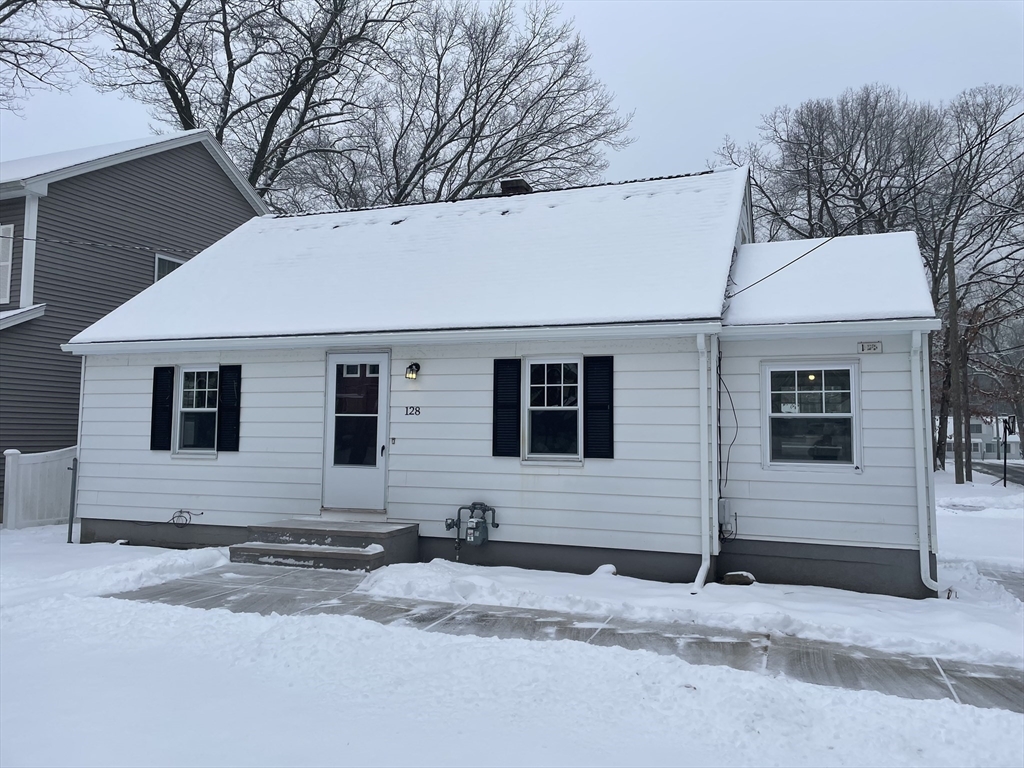 128 Tiffany St, Springfield, Massachusetts, 3 Bedrooms Bedrooms, 6 Rooms Rooms,1 BathroomBathrooms,Residential,For Sale,Tiffany St,73330686