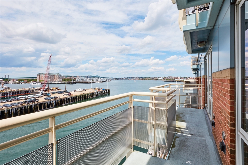 3 Battery Wharf, Boston, Massachusetts, 3 Bedrooms Bedrooms, 5 Rooms Rooms,2.5 BathroomsBathrooms,Residential,For Sale,Battery Wharf,73330706