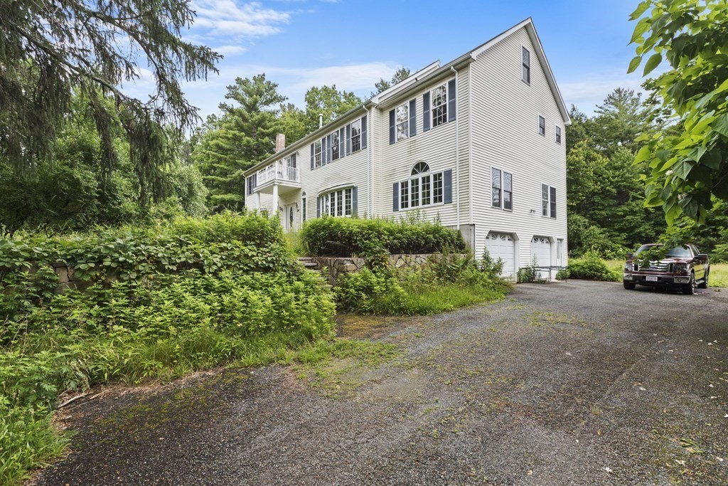 24 Bates St, Mendon, Massachusetts, 4 Bedrooms Bedrooms, 8 Rooms Rooms,2.5 BathroomsBathrooms,Residential,For Sale,Bates St,73131388