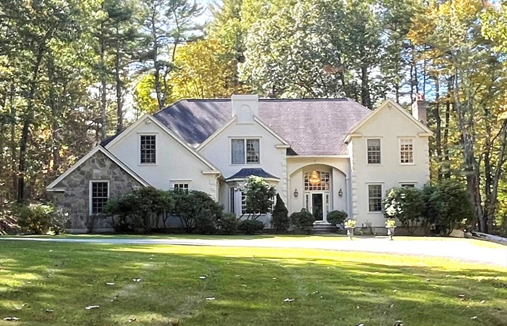 683 Strawberry Hill Rd, Concord, Massachusetts, 4 Bedrooms Bedrooms, 13 Rooms Rooms,4.5 BathroomsBathrooms,Residential,For Sale,Strawberry Hill Rd,73269156