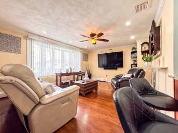 34 Rumney Rd, Revere, Massachusetts, 3 Bedrooms Bedrooms, 5 Rooms Rooms,1 BathroomBathrooms,Residential Lease,For Rent,Rumney Rd,73333219