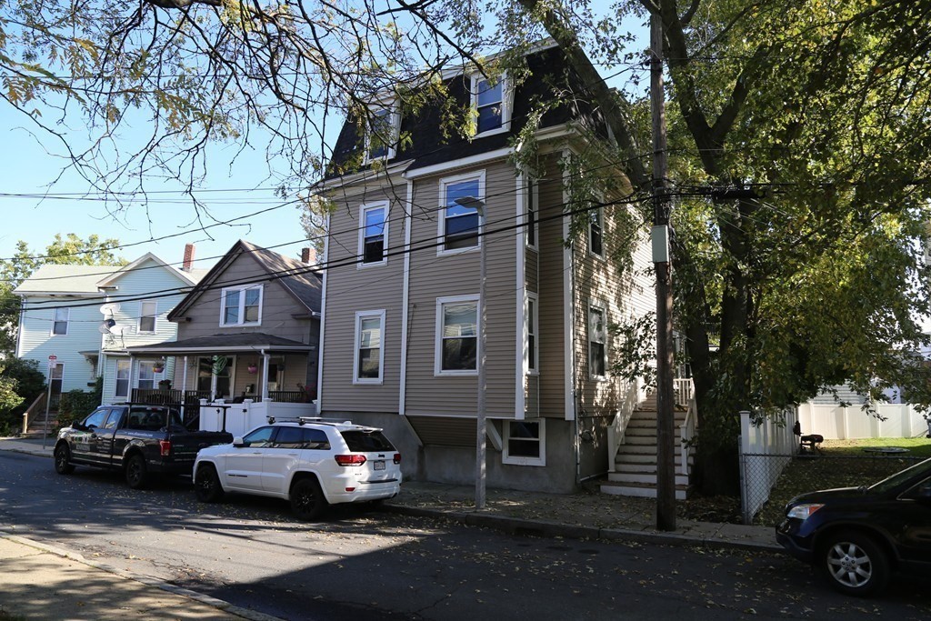 12 Lorenzo St, Boston, Massachusetts, 9 Bedrooms Bedrooms, 15 Rooms Rooms,3 BathroomsBathrooms,Residential Income,For Sale,Lorenzo St,73321329