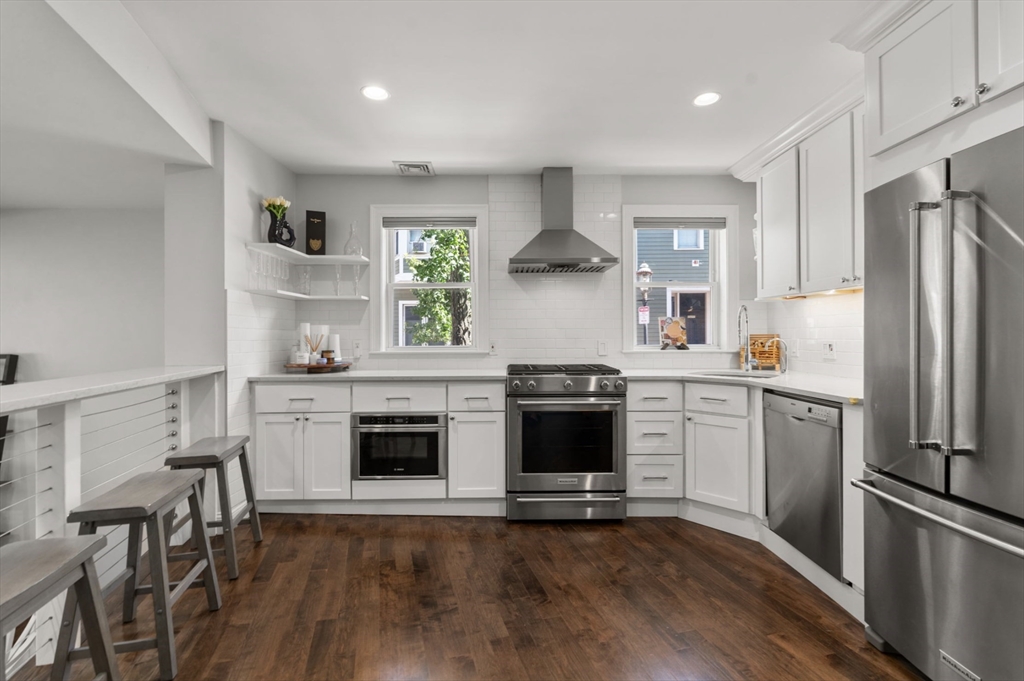 52 Warren St, Boston, Massachusetts, 2 Bedrooms Bedrooms, 6 Rooms Rooms,2 BathroomsBathrooms,Residential,For Sale,Warren St,73266077