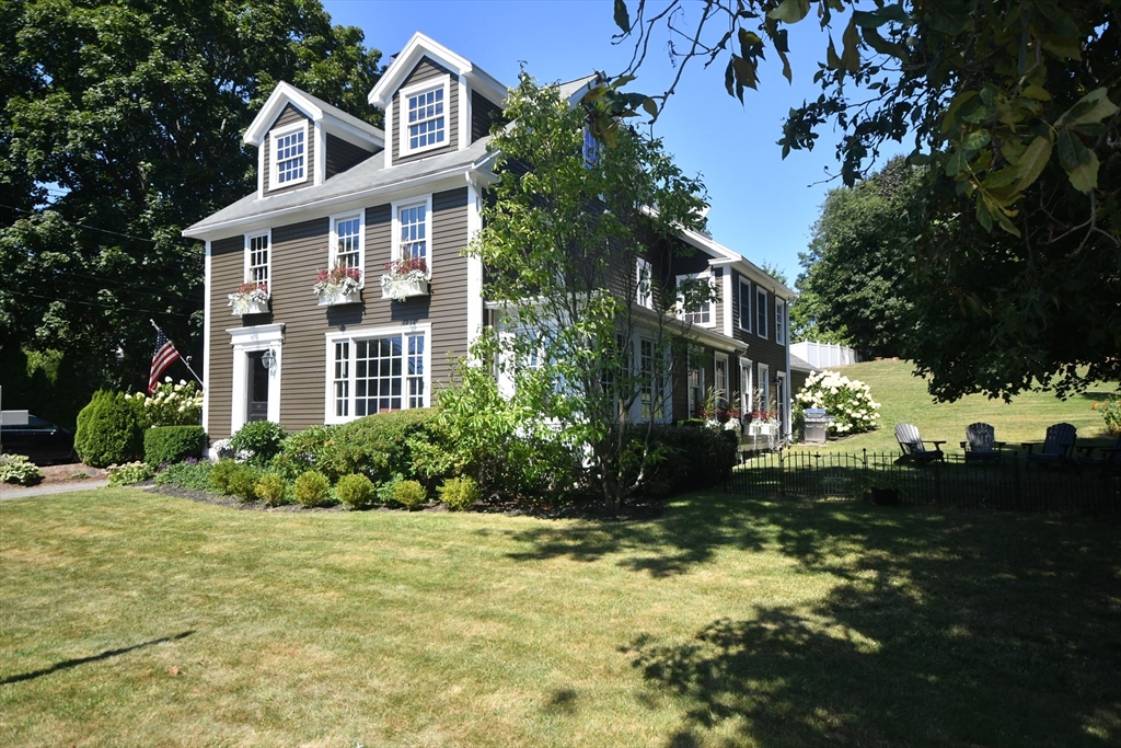 436 Main Street, Amesbury, Massachusetts, 3 Bedrooms Bedrooms, 8 Rooms Rooms,2.5 BathroomsBathrooms,Residential,For Sale,Main Street,73287469