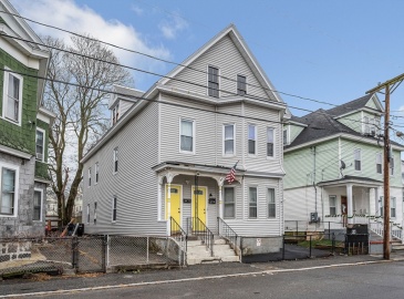 290-292 Concord St, Lowell, Massachusetts, 6 Bedrooms Bedrooms, 12 Rooms Rooms,2 BathroomsBathrooms,Residential Income,For Sale,Concord St,73319260
