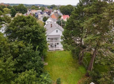 105-107 Lynde St, Melrose, Massachusetts, 4 Bedrooms Bedrooms, 13 Rooms Rooms,2 BathroomsBathrooms,Residential Income,For Sale,Lynde St,73317227