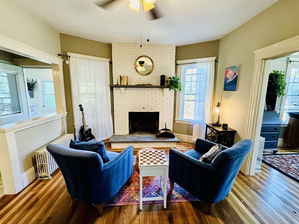 25 Lansdowne St, Brockton, Massachusetts, 2 Bedrooms Bedrooms, 5 Rooms Rooms,1 BathroomBathrooms,Residential,For Sale,Lansdowne St,73287586
