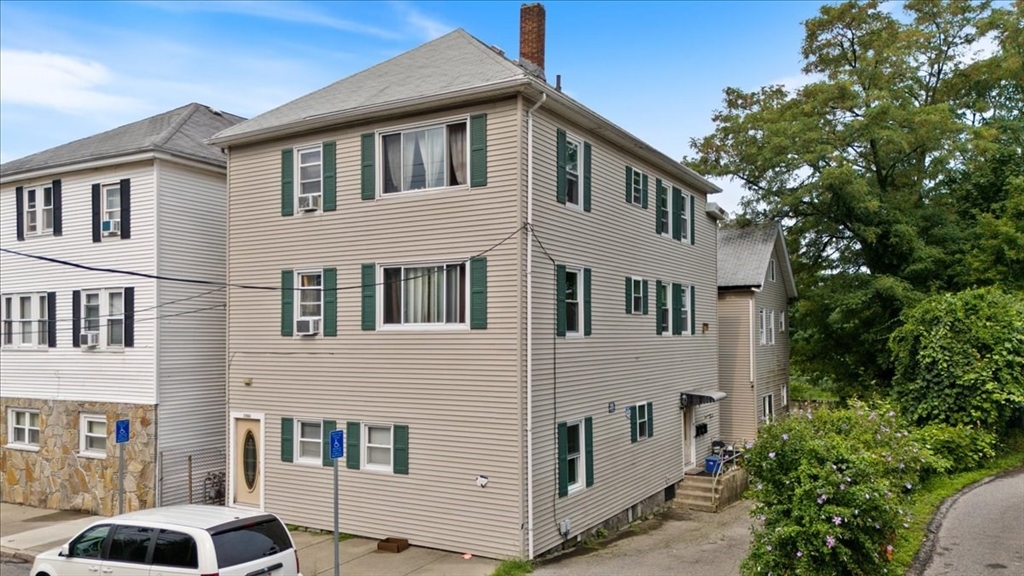 1986-1990 N Main St, Fall River, Massachusetts, 9 Bedrooms Bedrooms, 18 Rooms Rooms,3 BathroomsBathrooms,Residential Income,For Sale,N Main St,73279229