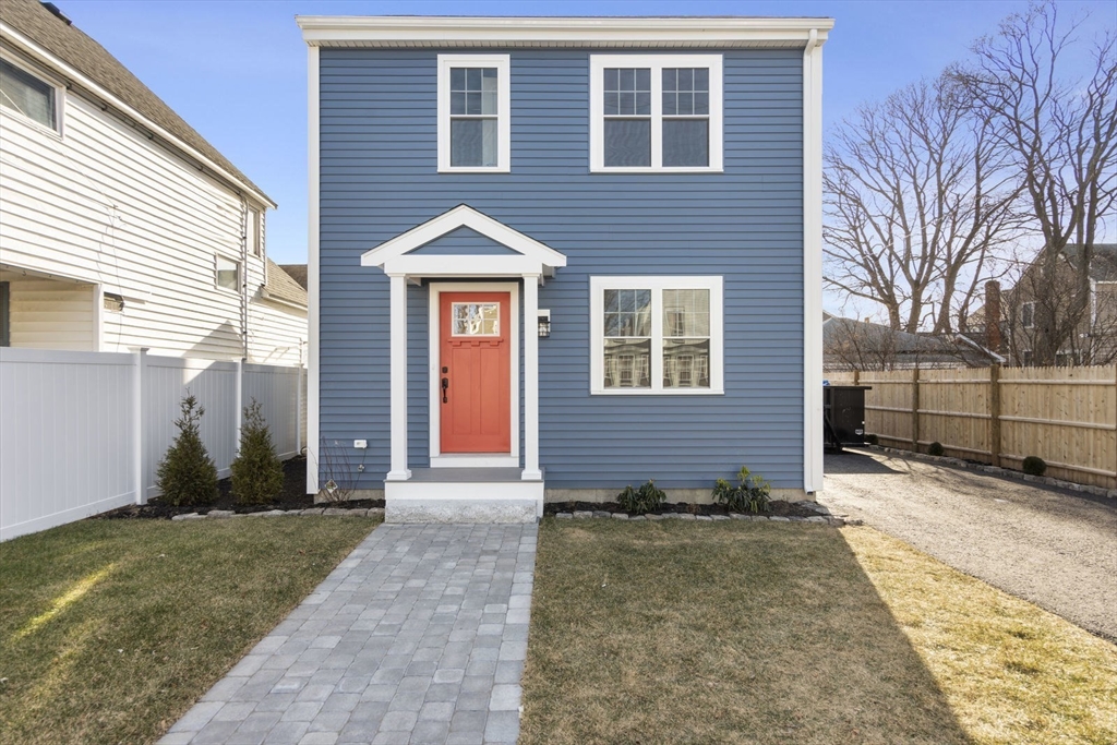 11-13 Bell Street, Quincy, Massachusetts, 4 Bedrooms Bedrooms, 11 Rooms Rooms,3 BathroomsBathrooms,Residential Income,For Sale,Bell Street,73335902