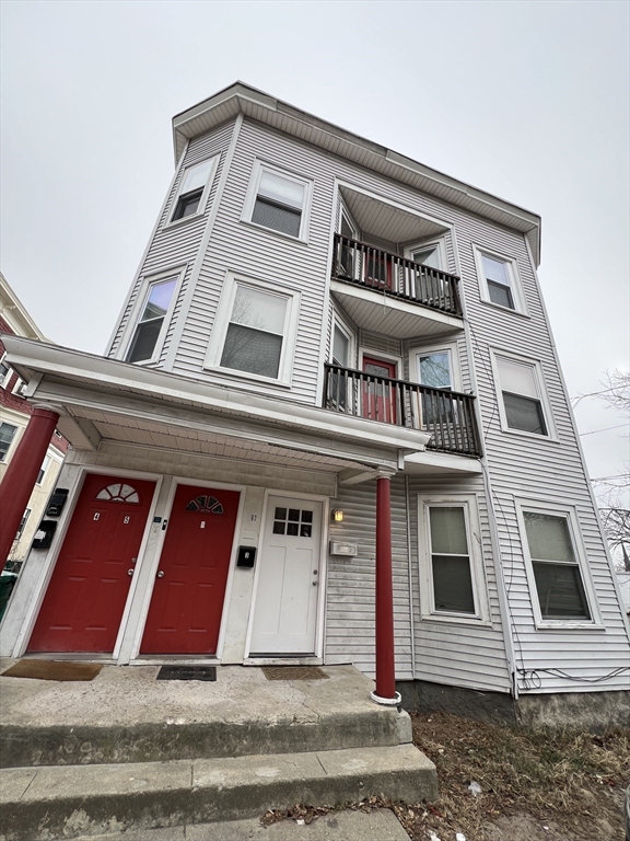 97 Blossom St, Fitchburg, Massachusetts, 10 Bedrooms Bedrooms, 20 Rooms Rooms,4 BathroomsBathrooms,Residential Income,For Sale,Blossom St,73325047