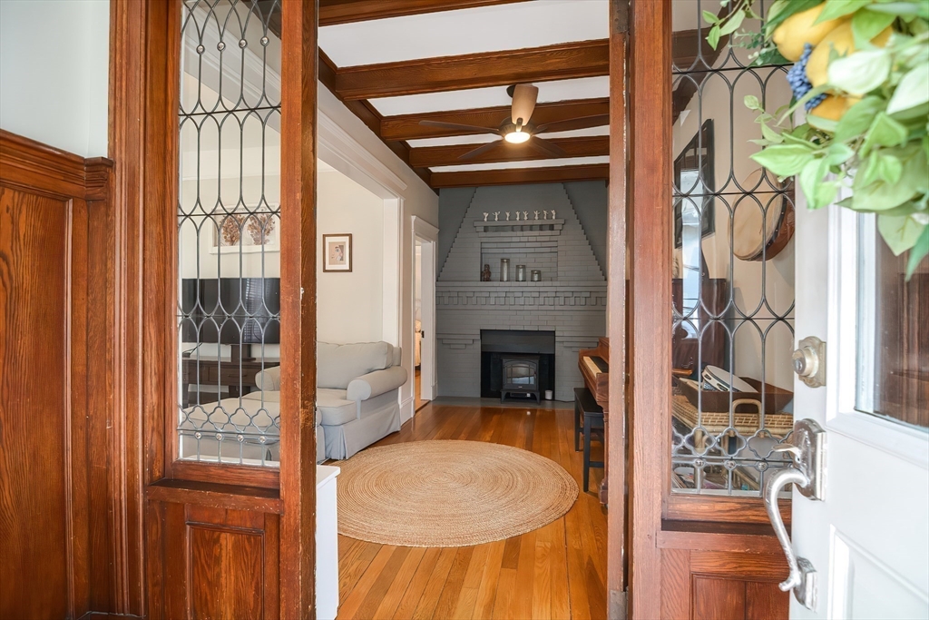 2 Peirce Rd, Lynn, Massachusetts, 5 Bedrooms Bedrooms, 12 Rooms Rooms,4.5 BathroomsBathrooms,Residential Income,For Sale,Peirce Rd,73336103