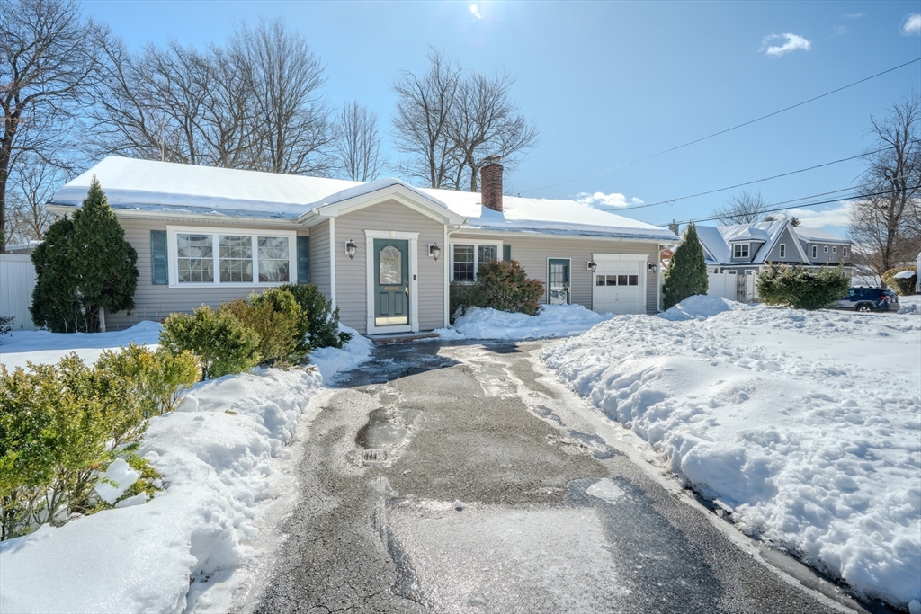 5 Lawn Ave, Lowell, Massachusetts, 3 Bedrooms Bedrooms, 8 Rooms Rooms,2 BathroomsBathrooms,Residential,For Sale,Lawn Ave,73336695