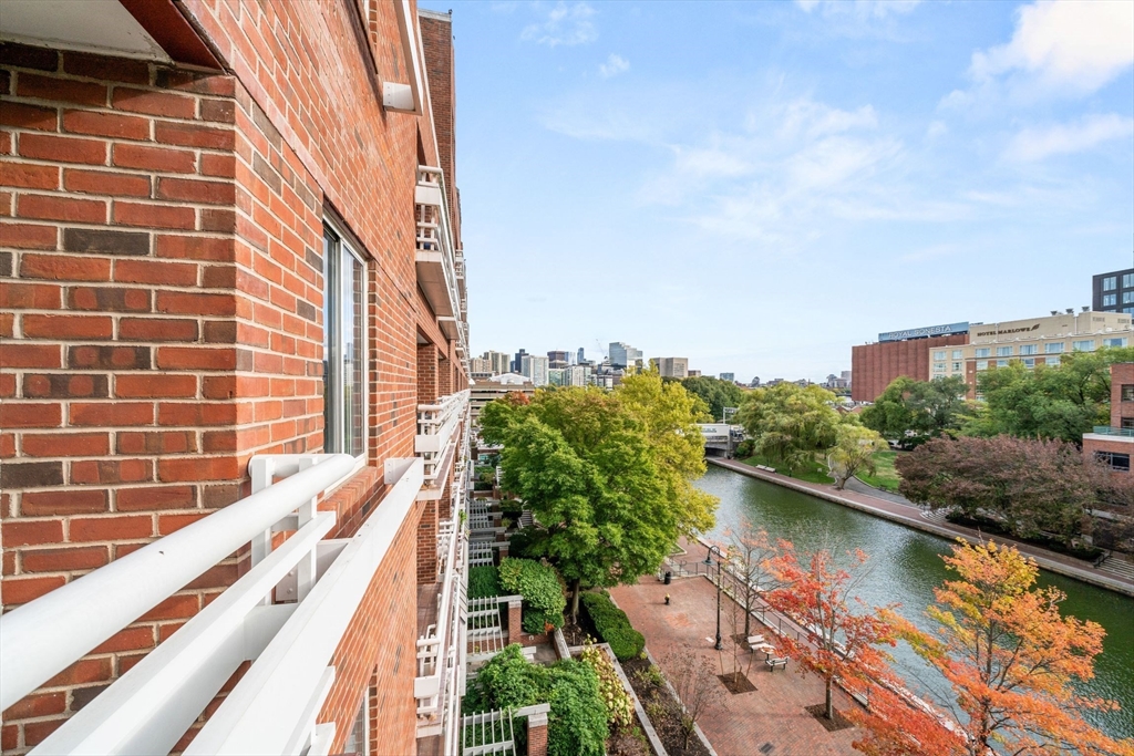 4 Canal Park, Cambridge, Massachusetts, 2 Bedrooms Bedrooms, 4 Rooms Rooms,2 BathroomsBathrooms,Residential,For Sale,Canal Park,73336694