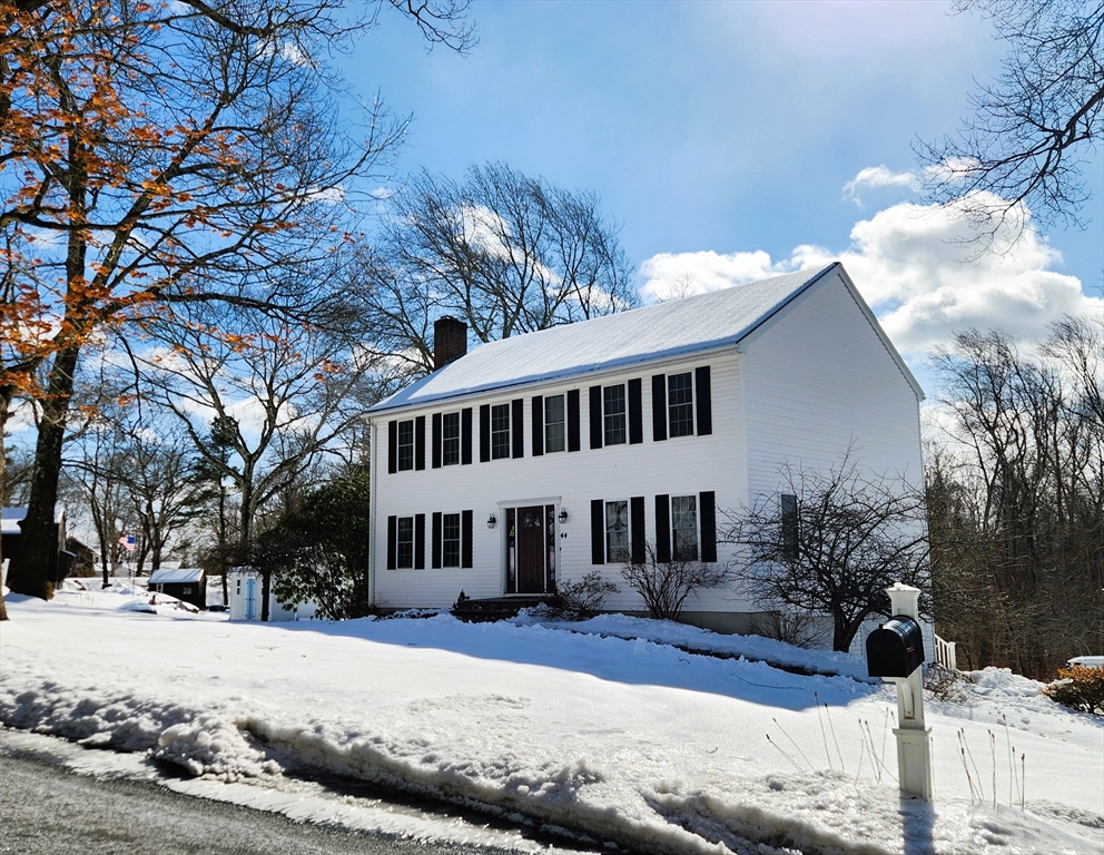 44 Asylum St, Milford, Massachusetts, 4 Bedrooms Bedrooms, 8 Rooms Rooms,2.5 BathroomsBathrooms,Residential,For Sale,Asylum St,73336896