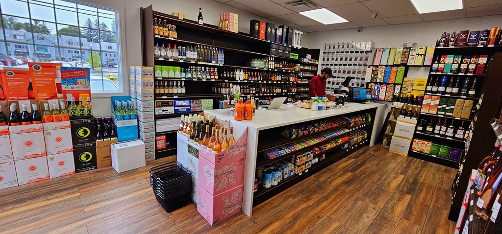 000 Liquor Store, Andover, Massachusetts, ,Business Opportunity,For Sale,Liquor Store,73337016