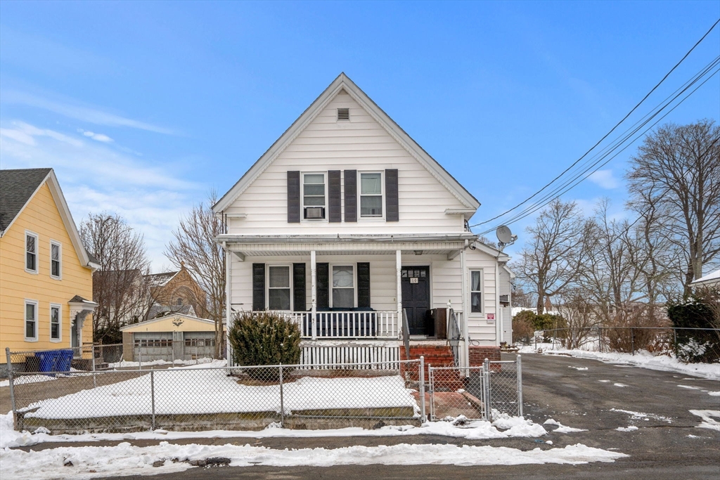 10 Lawrence St, Taunton, Massachusetts, 4 Bedrooms Bedrooms, 10 Rooms Rooms,2 BathroomsBathrooms,Residential Income,For Sale,Lawrence St,73337055