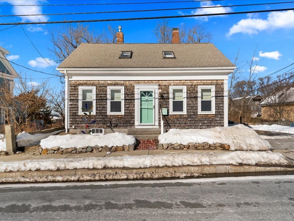 10 Langsford Street, Gloucester, Massachusetts, 2 Bedrooms Bedrooms, 4 Rooms Rooms,2 BathroomsBathrooms,Residential,For Sale,Langsford Street,73337154