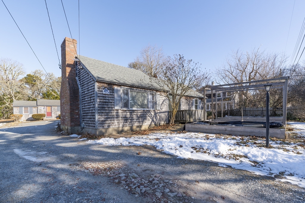 25 Crosby Ln, Chatham, Massachusetts, 3 Bedrooms Bedrooms, 7 Rooms Rooms,3 BathroomsBathrooms,Residential Income,For Sale,Crosby Ln,73337244