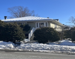 103 East Foster Street, Melrose, Massachusetts, 5 Bedrooms Bedrooms, 10 Rooms Rooms,2 BathroomsBathrooms,Residential Income,For Sale,East Foster Street,73337287