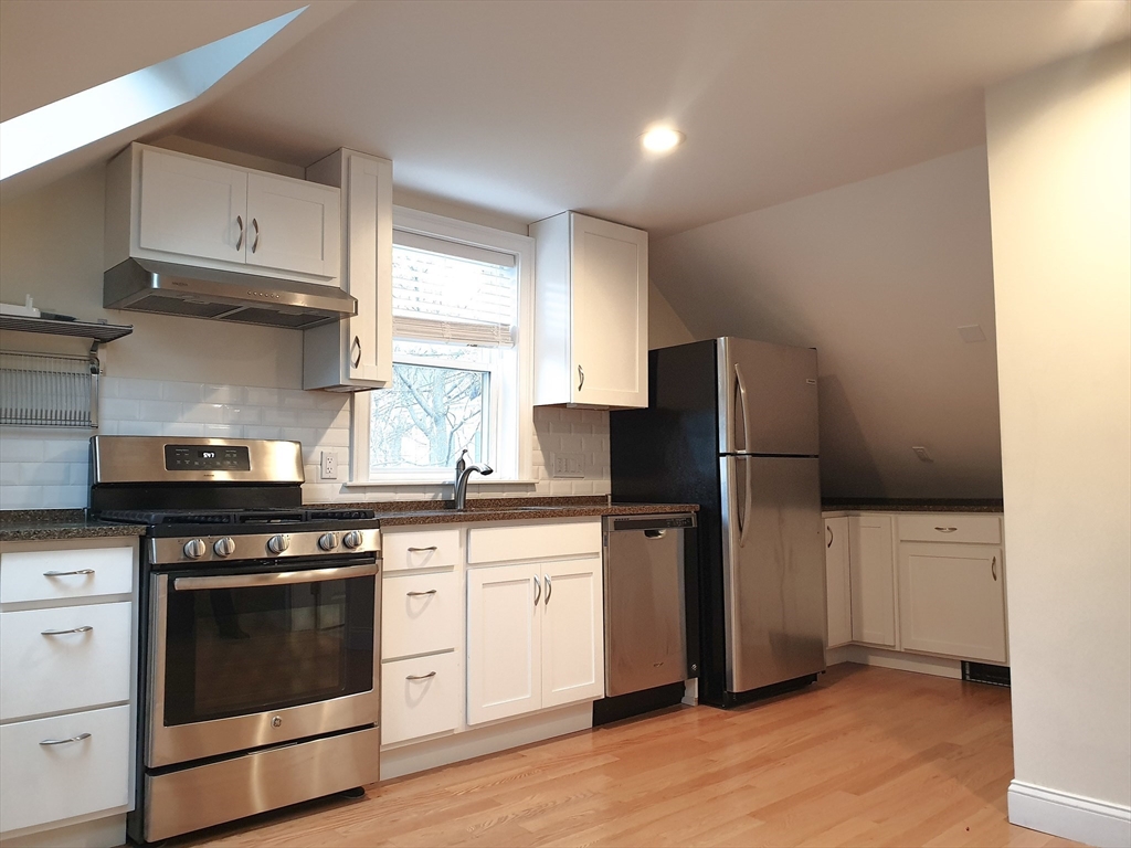 223 Boston St, Boston, Massachusetts, 2 Bedrooms Bedrooms, 5 Rooms Rooms,1 BathroomBathrooms,Residential Lease,For Rent,Boston St,73337361