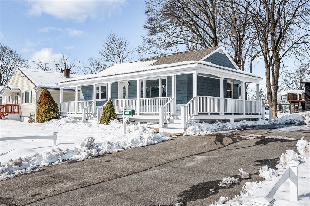 101 Everett St, Lawrence, Massachusetts, 3 Bedrooms Bedrooms, 7 Rooms Rooms,1 BathroomBathrooms,Residential,For Sale,Everett St,73337390