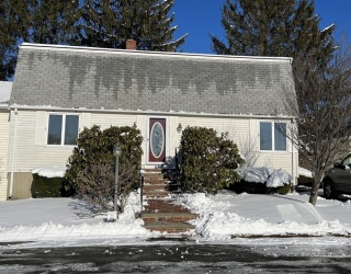 54 Prospect Street, Peabody, Massachusetts, 2 Bedrooms Bedrooms, 5 Rooms Rooms,2 BathroomsBathrooms,Residential Lease,For Rent,Prospect Street,73337477