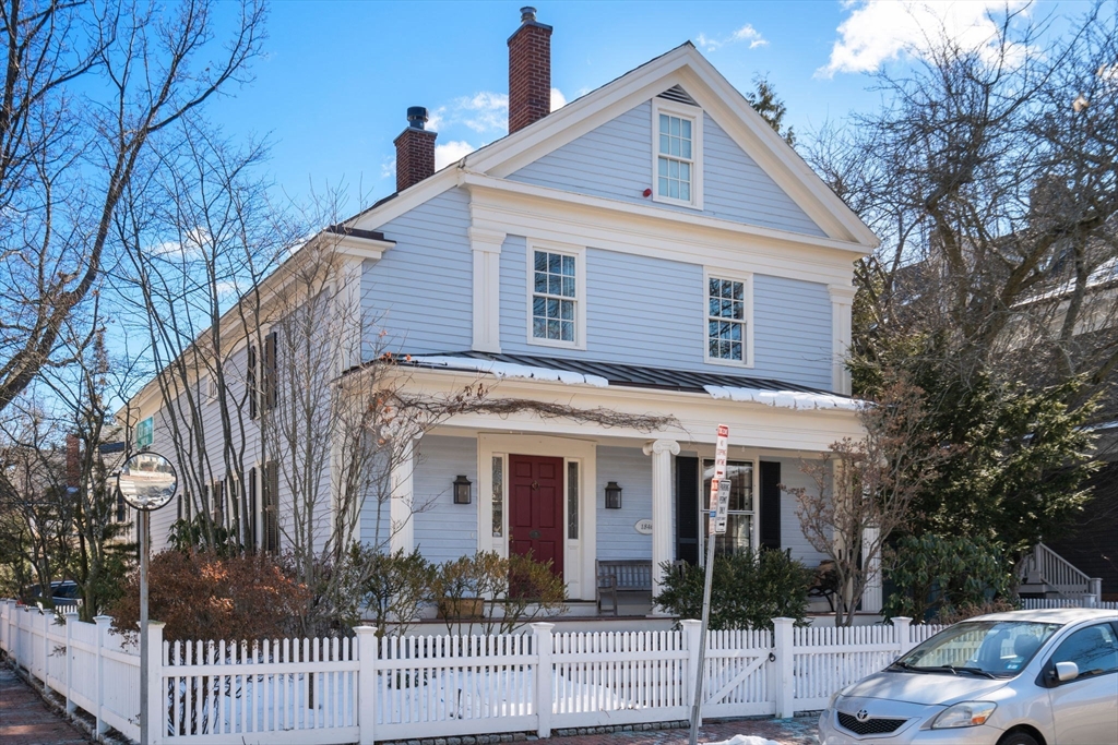 12 Ash Street, Cambridge, Massachusetts, 4 Bedrooms Bedrooms, 10 Rooms Rooms,2.5 BathroomsBathrooms,Residential Lease,For Rent,Ash Street,73337496