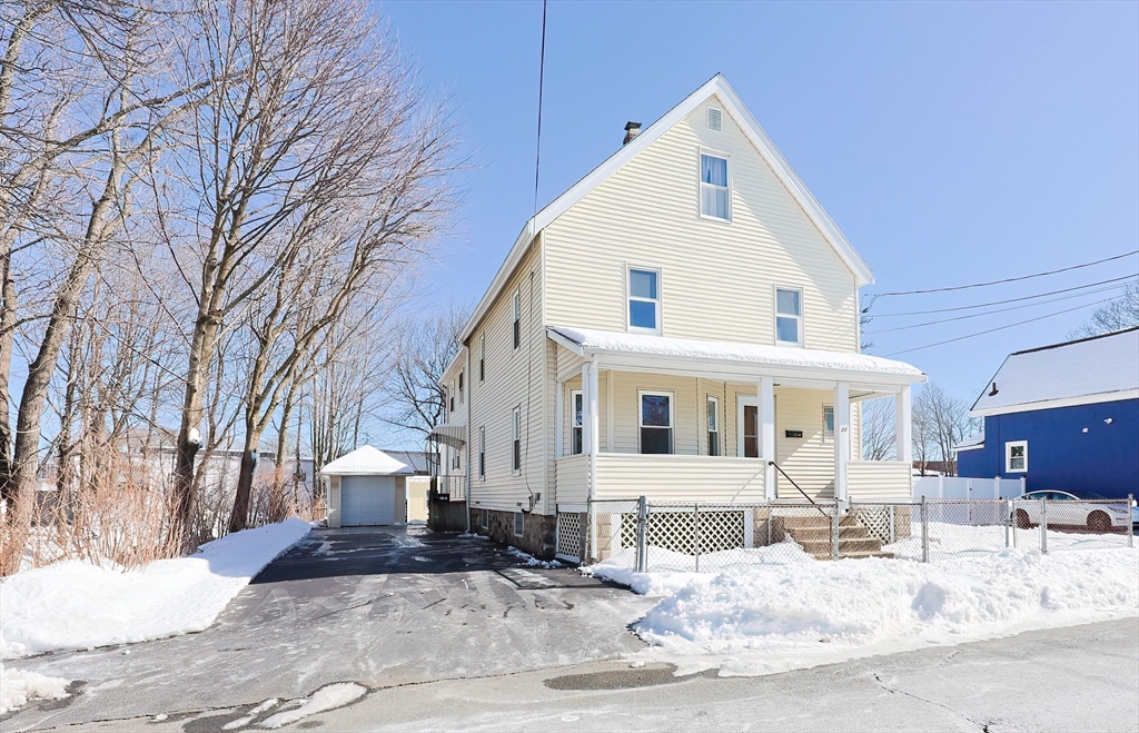 28 Lake St, Wakefield, Massachusetts, 5 Bedrooms Bedrooms, 11 Rooms Rooms,3.5 BathroomsBathrooms,Residential Income,For Sale,Lake St,73337664