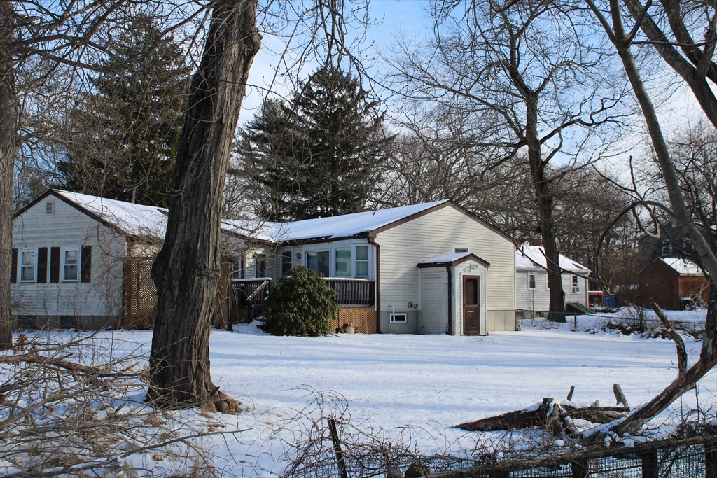 1 Young Terrace, Randolph, Massachusetts, 3 Bedrooms Bedrooms, 5 Rooms Rooms,3 BathroomsBathrooms,Residential Income,For Sale,Young Terrace,73337681