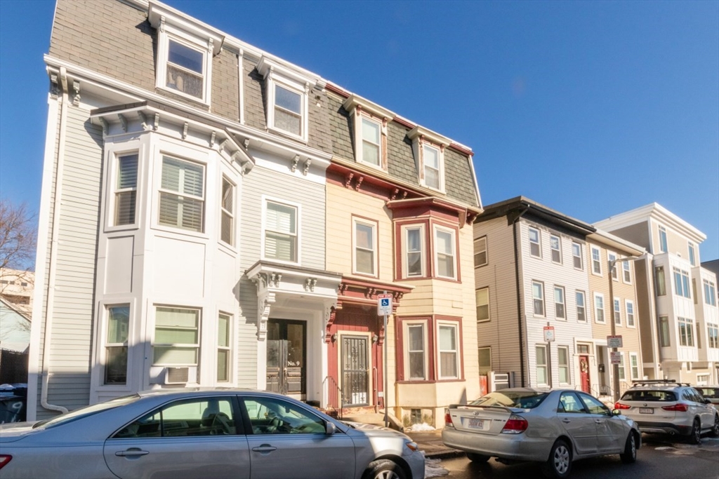 11 Vinton St, Boston, Massachusetts, 6 Bedrooms Bedrooms, 12 Rooms Rooms,3 BathroomsBathrooms,Residential Income,For Sale,Vinton St,73337680