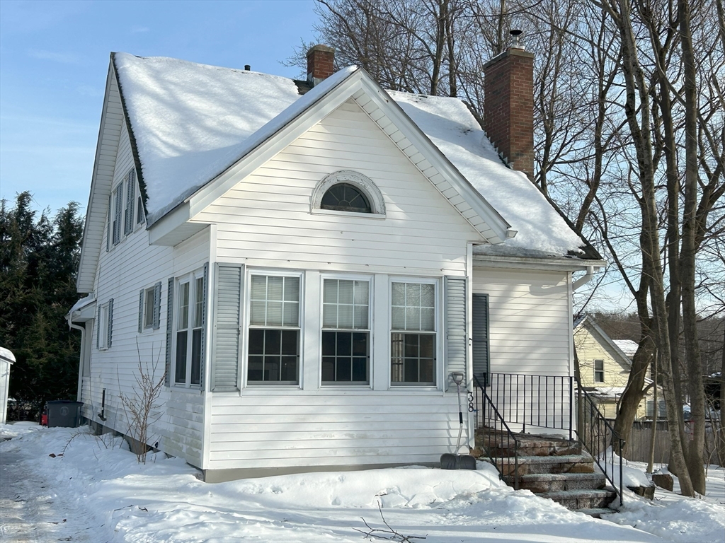 38 Sunset Rd, Gardner, Massachusetts, 2 Bedrooms Bedrooms, 6 Rooms Rooms,1 BathroomBathrooms,Residential,For Sale,Sunset Rd,73337901