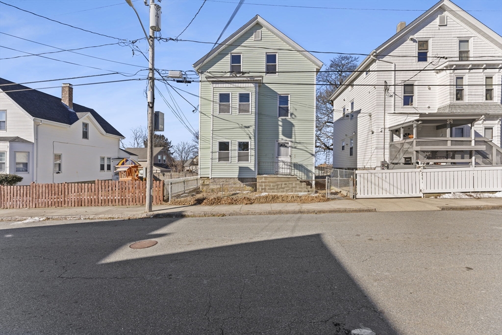 45 Garfield St, Fall River, Massachusetts, 5 Bedrooms Bedrooms, 10 Rooms Rooms,3 BathroomsBathrooms,Residential Income,For Sale,Garfield St,73337759